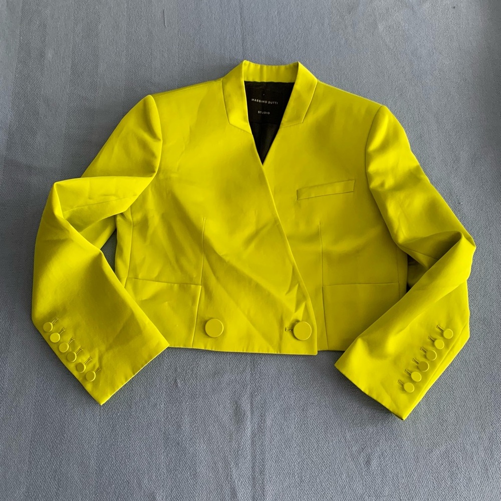 MASSIMO DUTTI
STUDIO DOUBLE-BREASTED CROPPED BLAZER IN LIME